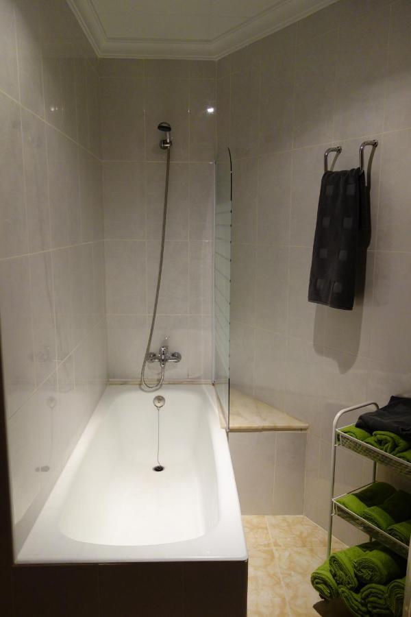 Ground Floor Apartment With 2Bdr And Private Parking บินารอส ภายนอก รูปภาพ